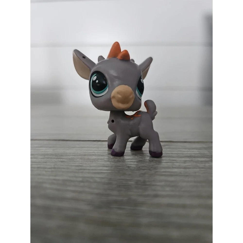 Authentic Littlest Pet Shop LPS‎ #2389 Gray Goat Purple Hooves Orange Horns